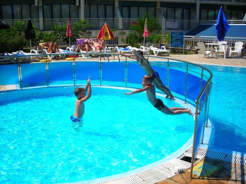 סאני ביץ' Aquamarine Hotel מראה חיצוני תמונה